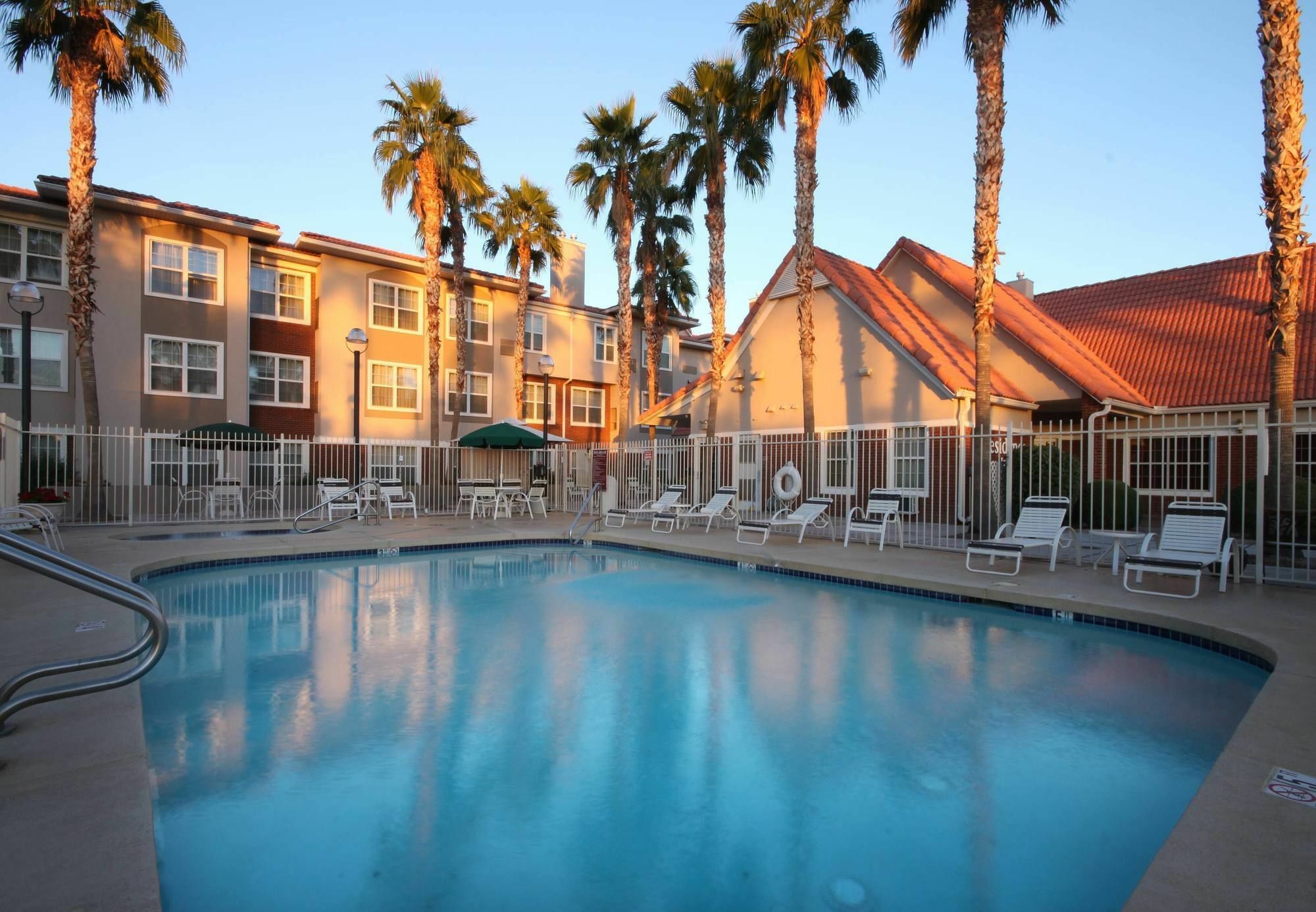 Residence Inn Phoenix Chandler/Fashion Center Экстерьер фото